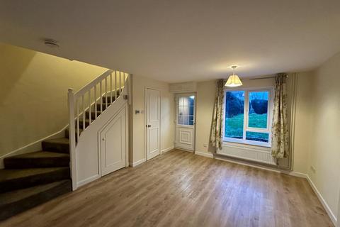 3 bedroom terraced house to rent, Causeway Close, Chippenham