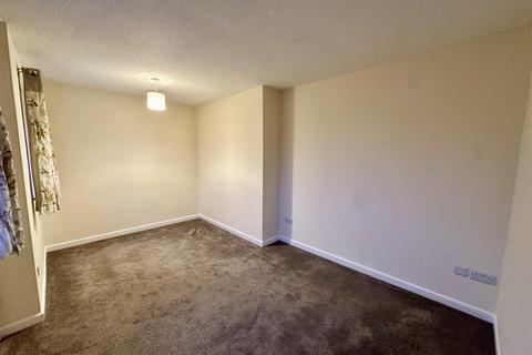 3 bedroom terraced house to rent, Causeway Close, Chippenham