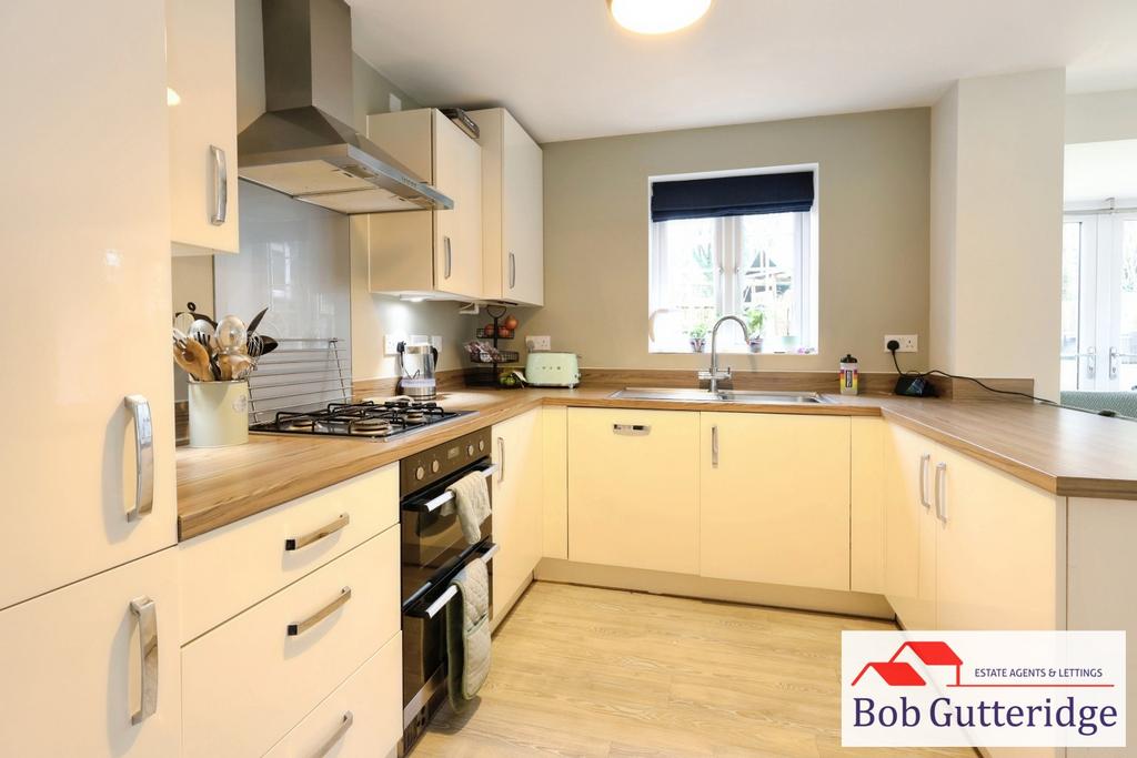Fitted kitchen / diner