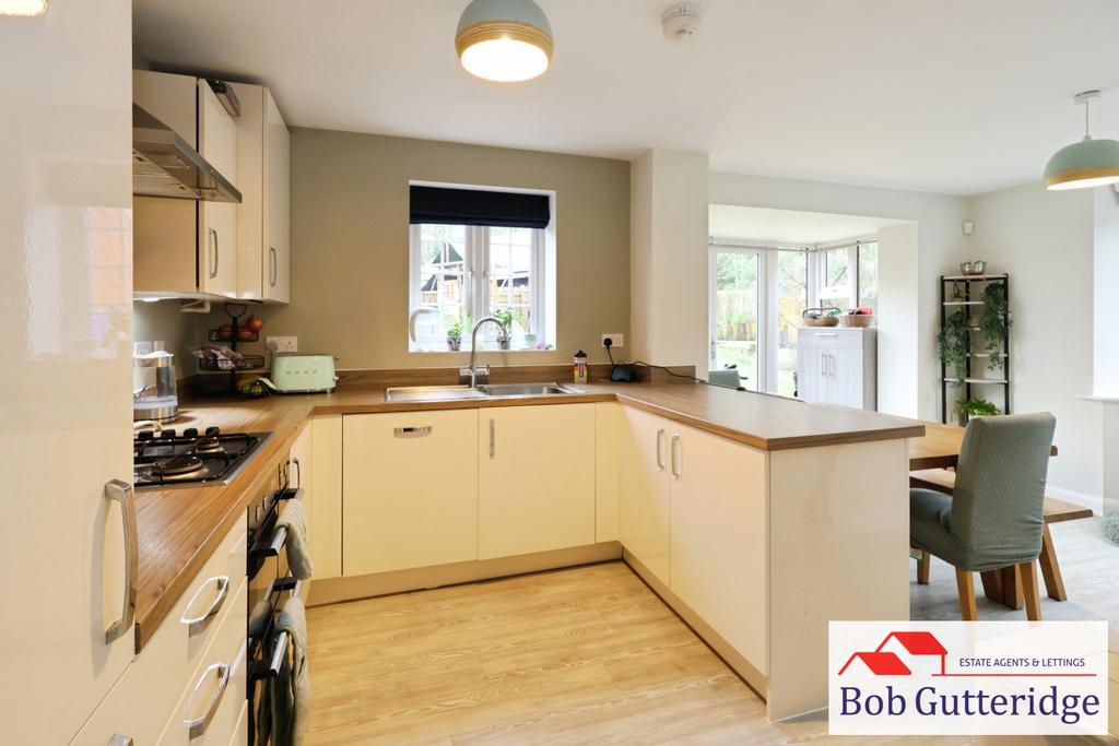 Fitted kitchen / diner