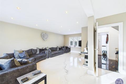 4 bedroom detached house to rent, Crescent Avenue, Liverpool L37