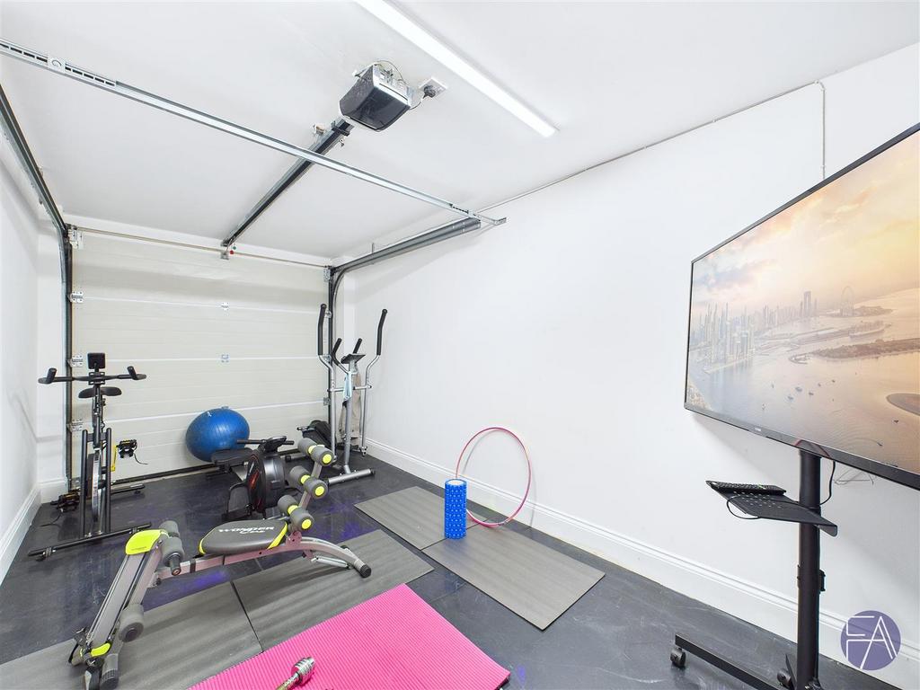 Garage/Gym