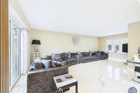 4 bedroom detached house to rent, Crescent Avenue, Liverpool L37
