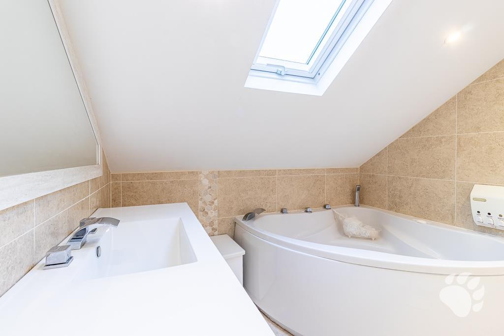 En-Suite to Bedroom 1