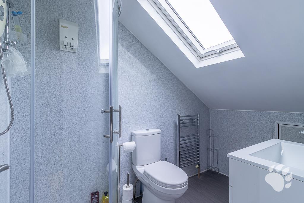 En-Suite to Bedroom 2