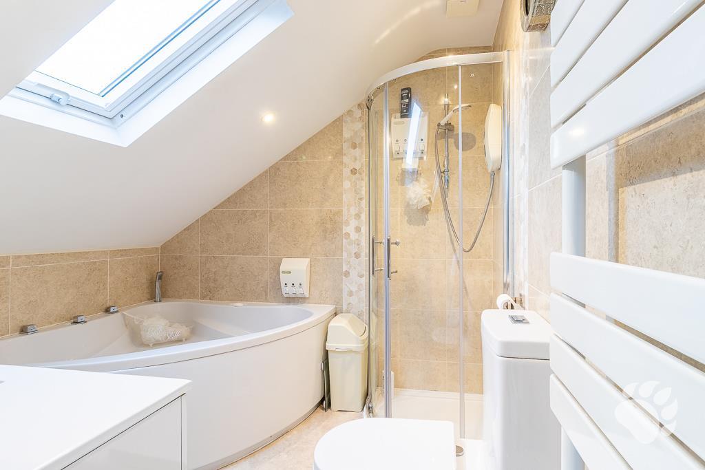 En-Suite to Bedroom 1