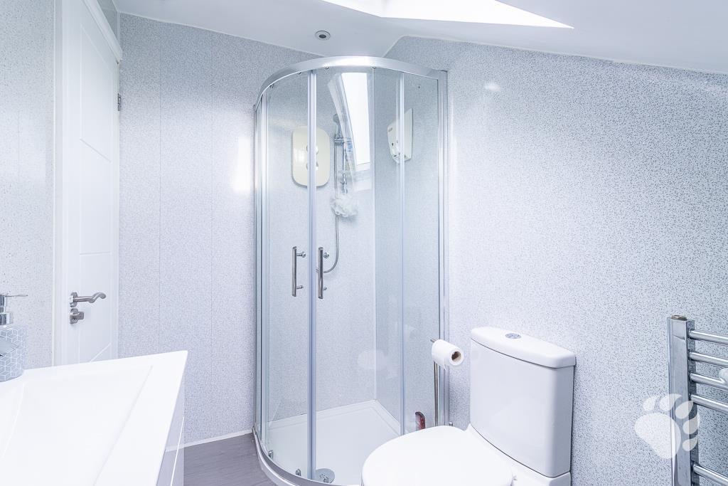 En-Suite to Bedroom 2