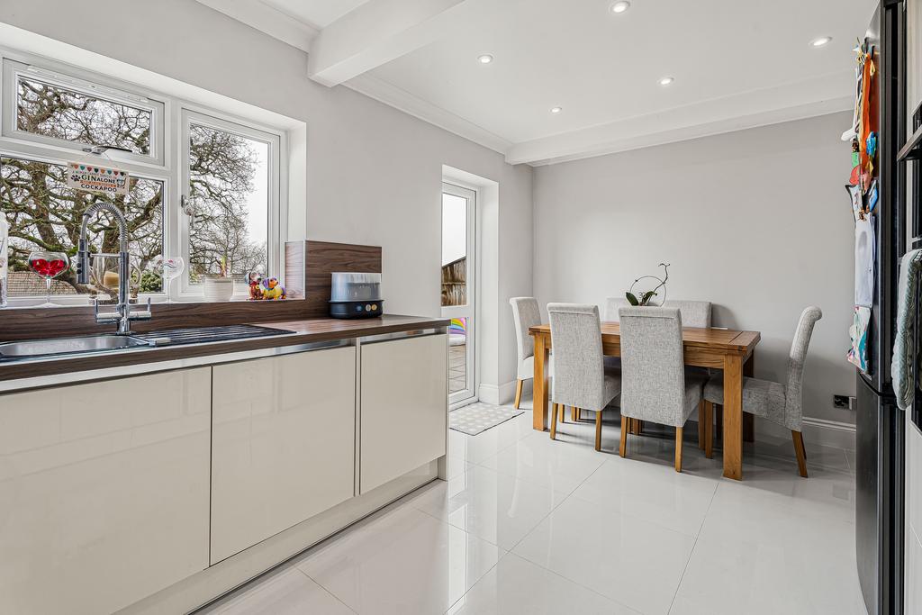 Kitchen / Breakfast Area