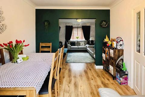 3 bedroom semi-detached house for sale, Tennyson Avenue, Grantham, NG31