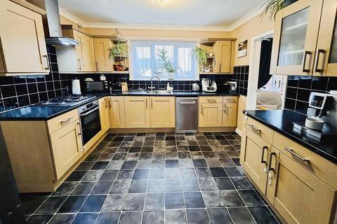 3 bedroom semi-detached house for sale, Tennyson Avenue, Grantham, NG31