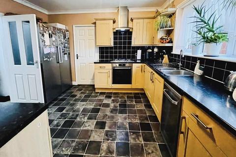 3 bedroom semi-detached house for sale, Tennyson Avenue, Grantham, NG31