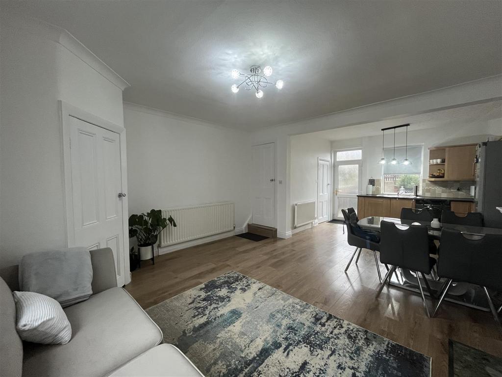 Open Plan Lounge Kitchen
