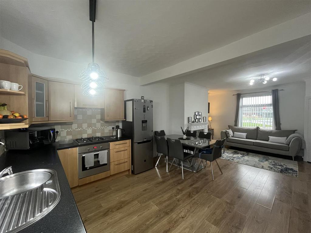 Open Plan Lounge Kitchen