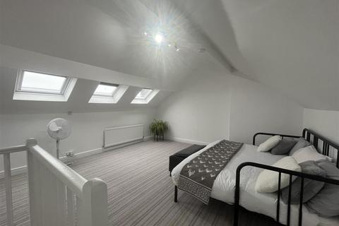3 bedroom terraced house for sale, Woodside Road, Bradford BD12