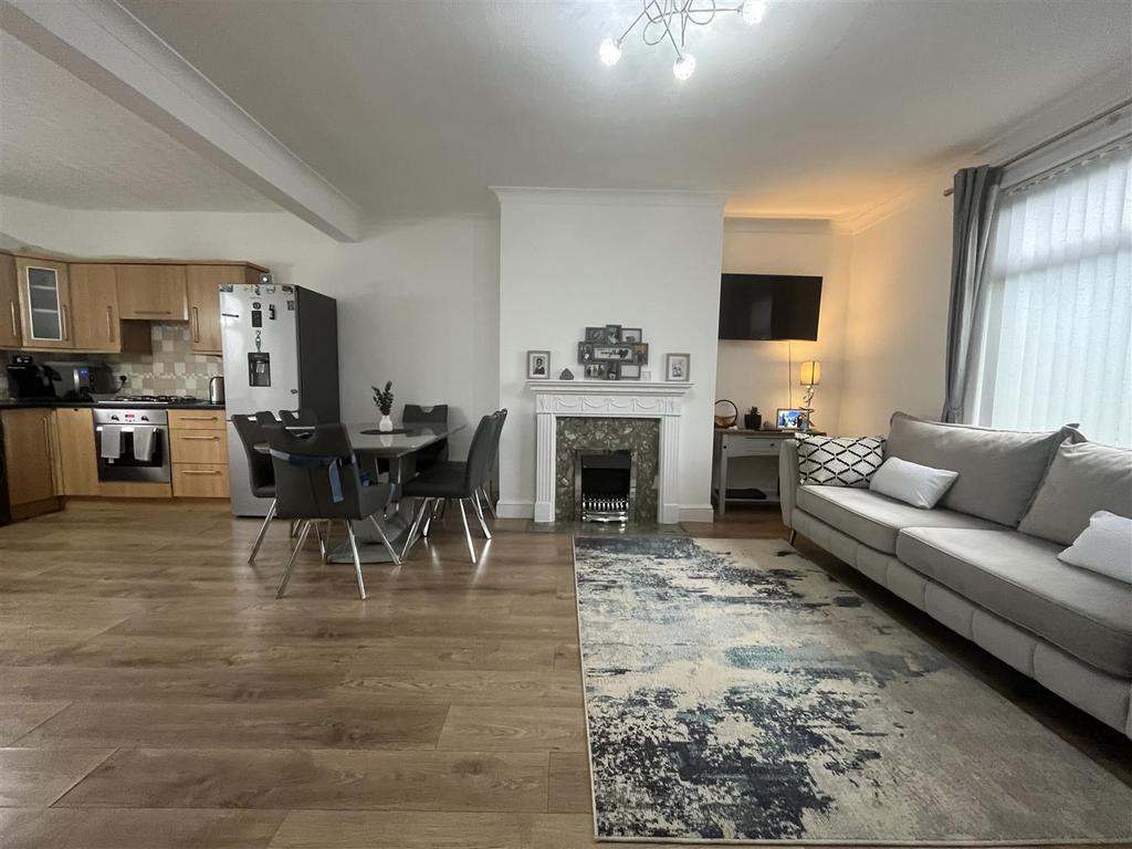 Open Plan Lounge Kitchen