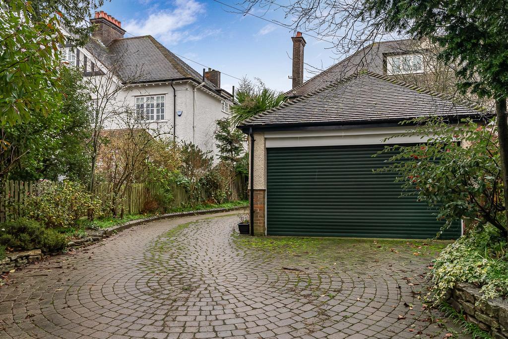 Garage/Parking