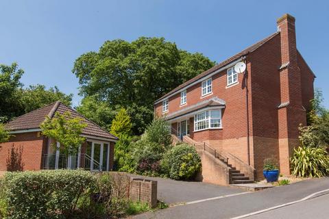 4 bedroom detached house to rent, Southfield Drive, Crediton, EX17