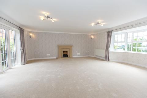 4 bedroom detached house to rent, Southfield Drive, Crediton, EX17