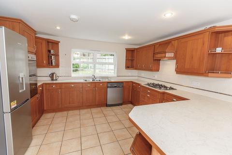 4 bedroom detached house to rent, Southfield Drive, Crediton, EX17