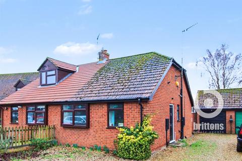 2 bedroom semi-detached bungalow for sale, No Upward Chain - Jubilee Road in Heacham