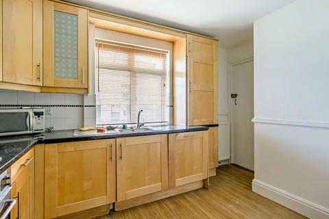 2 bedroom flat for sale, Waterfall Road, London, N11