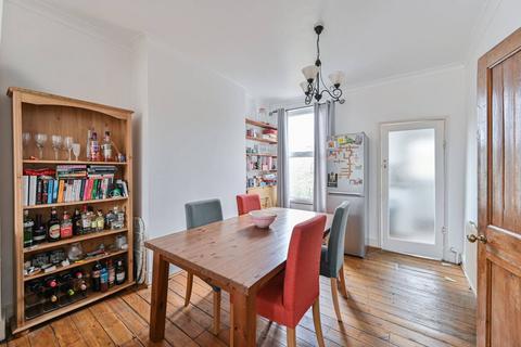 4 bedroom flat for sale, Radbourne Road, Balham, London, SW12