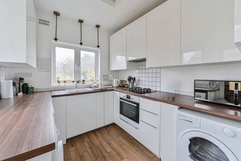 4 bedroom flat for sale, Radbourne Road, Balham, London, SW12