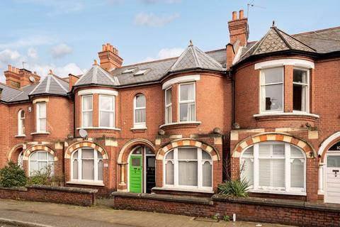 4 bedroom flat for sale, Radbourne Road, Balham, London, SW12