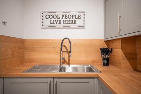 2 bedroom flat to rent, Otago Street, Glasgow G12