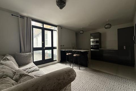 undefined, Flat 2, 2 Union Street, Rochester, Kent ME1 1XZ