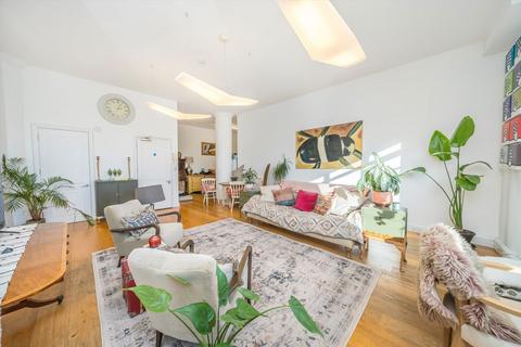 1 bedroom flat for sale, Vineyard Path, London SW14