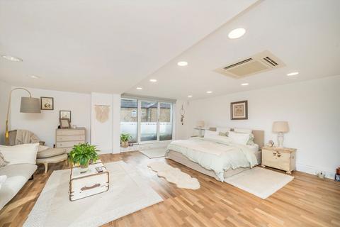 1 bedroom flat for sale, Vineyard Path, London SW14