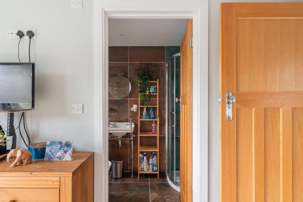 DRMSAPR - Ensuite C.jpg