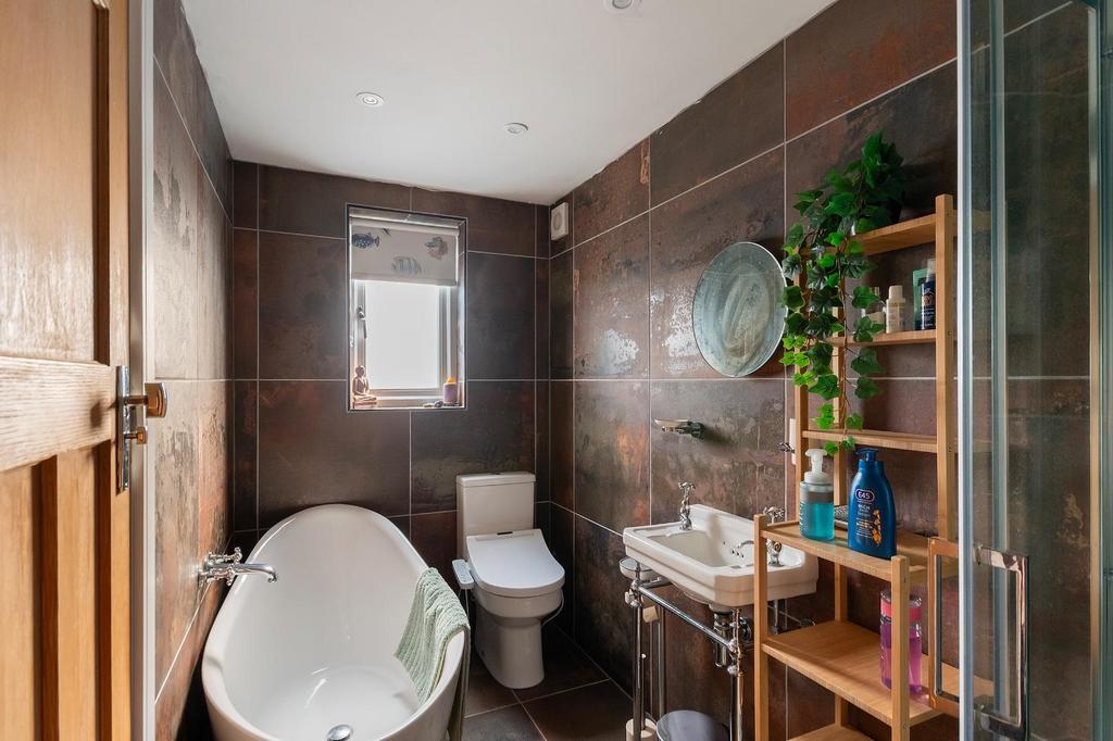 DRMSAPR - Ensuite B.jpg