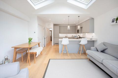 3 bedroom terraced house to rent, Victory Road, London, SW19