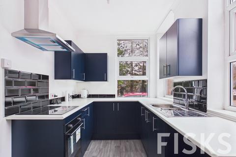 2 bedroom apartment to rent, Catherine Road, Benfleet, SS7