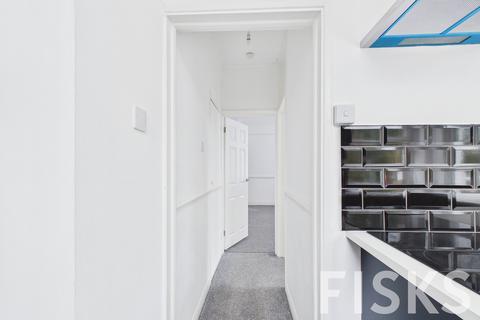 2 bedroom apartment to rent, Catherine Road, Benfleet, SS7