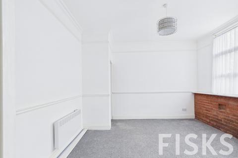 2 bedroom apartment to rent, Catherine Road, Benfleet, SS7