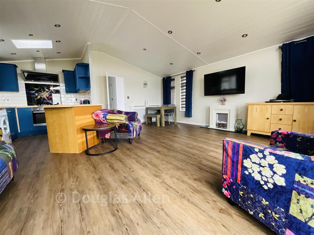 Lounge/Kitchen/Dining Area