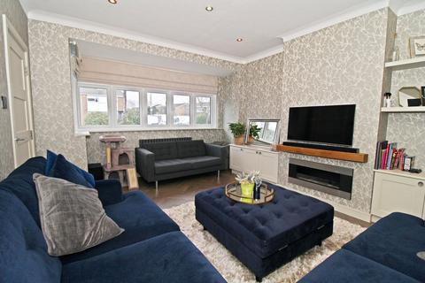 4 bedroom semi-detached house for sale, Mead Way, Bromley, BR2