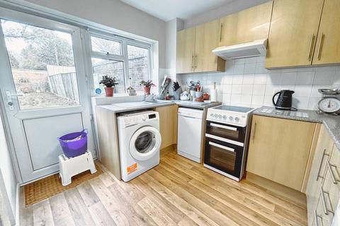 3 bedroom end of terrace house to rent, Felbridge, RH19