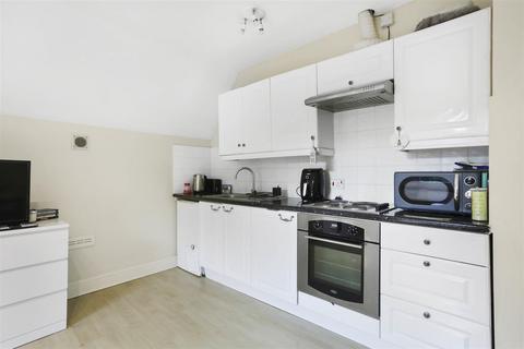 undefined, Brighton Road, Sutton SM2