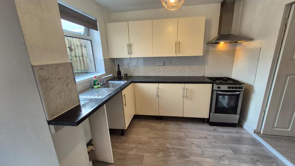 3 bed detached house to rent Neath Road, Neath SA