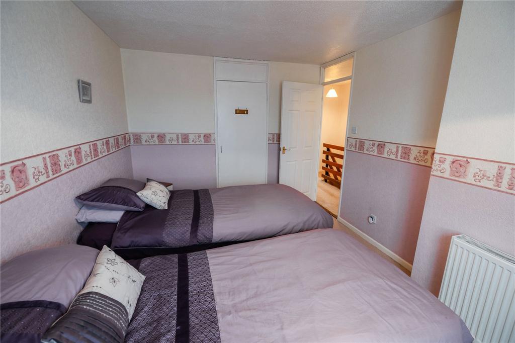 Bedroom 1 (2)