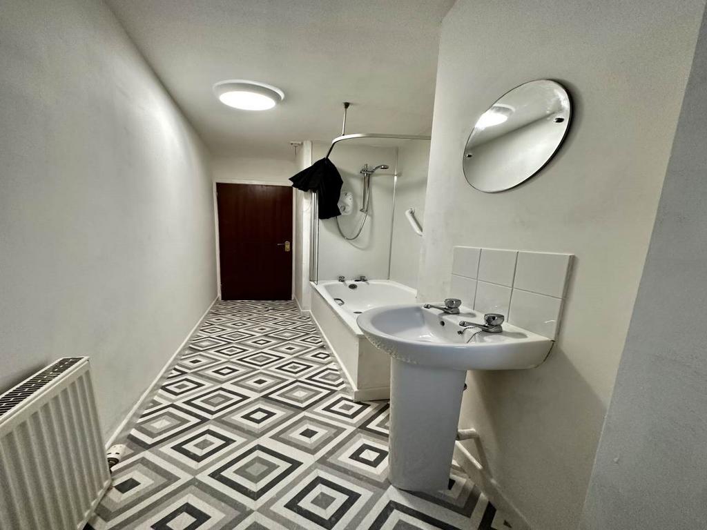 Bathroom 2-2