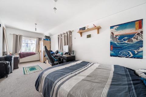 6 bedroom detached house for sale, Aldershot Road, Surrey GU2