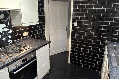 3 bedroom terraced house to rent, Ashton Road, Weymouth