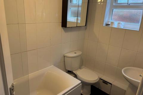 3 bedroom terraced house to rent, Ashton Road, Weymouth