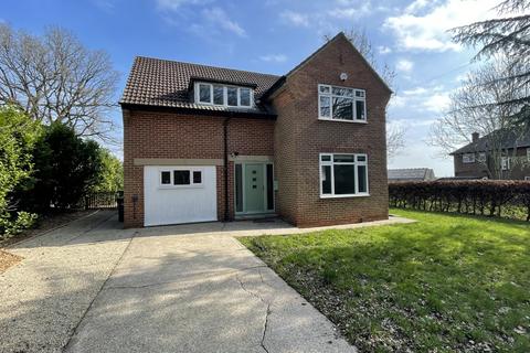 4 bedroom detached house to rent, Hookstone Wood Road, Harrogate, North Yorkshire, HG2