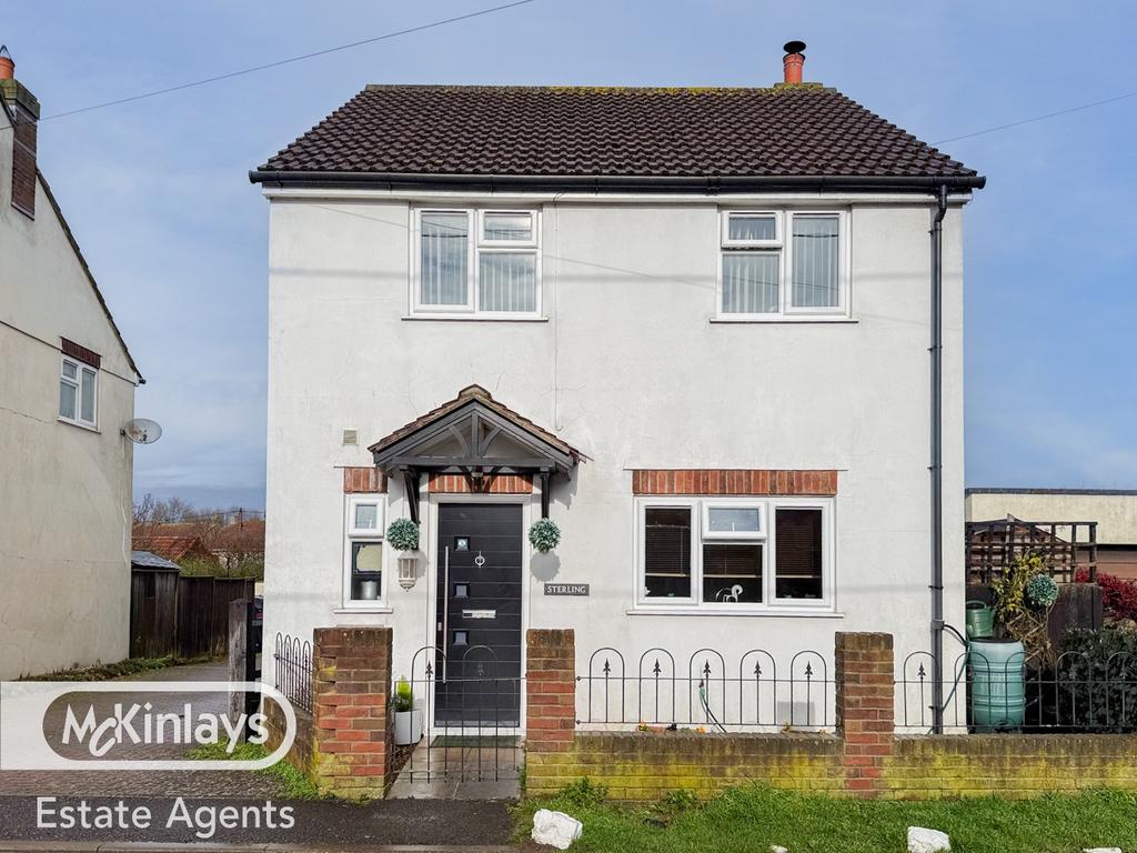 Modern 3 bedroom Detached Village Home with Garde